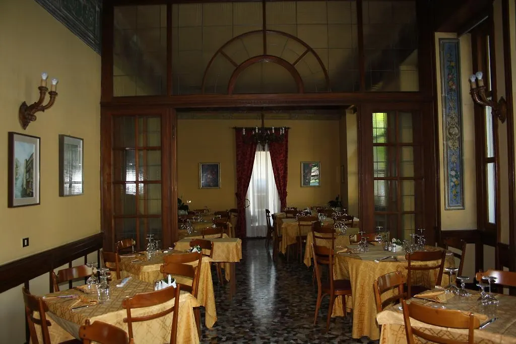 Hotel Vapore Torno 3*,